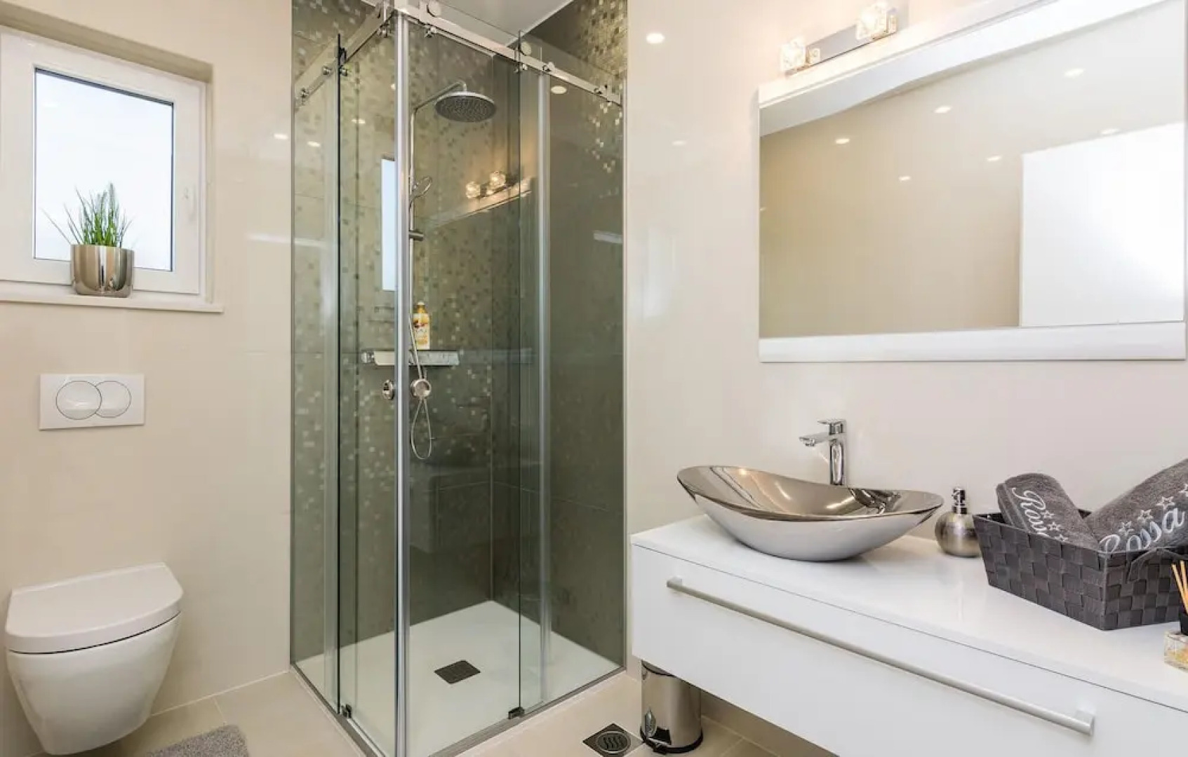 Awesome Home in Zdrelac with Outdoor Swimming Pool, Hot Tub, 3 Bedrooms