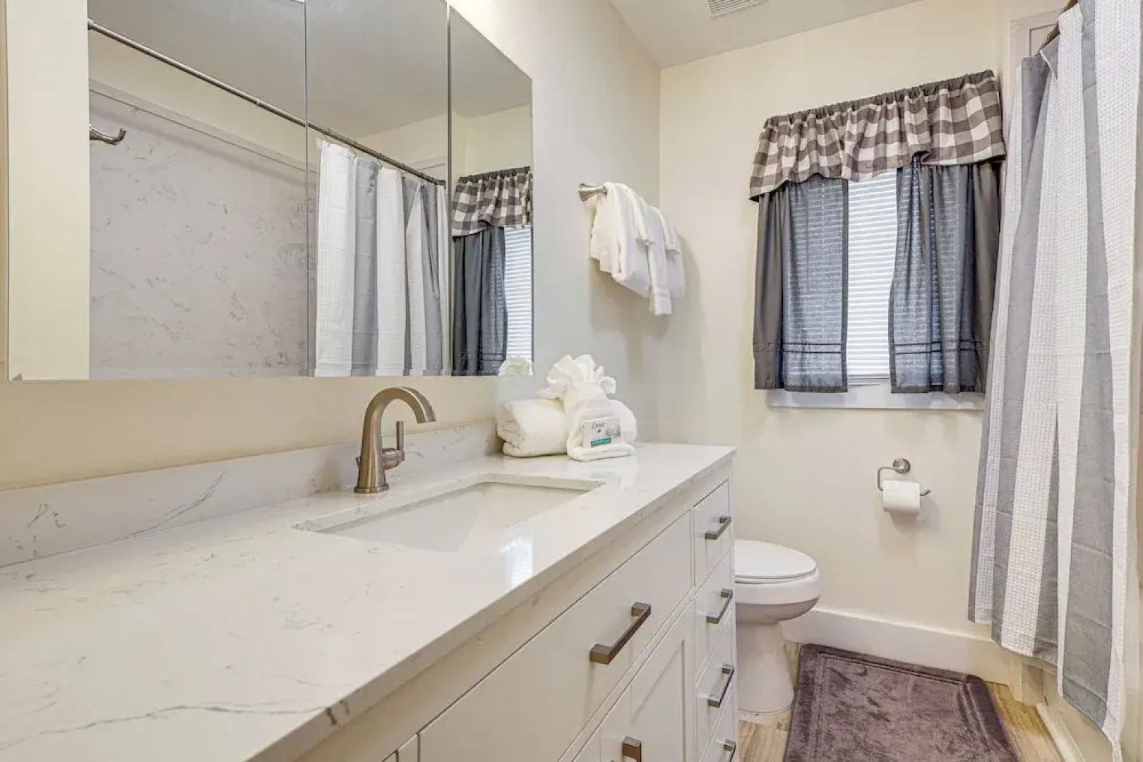 2 Mi to Fairhope Pier: Home w/ Large Yard!