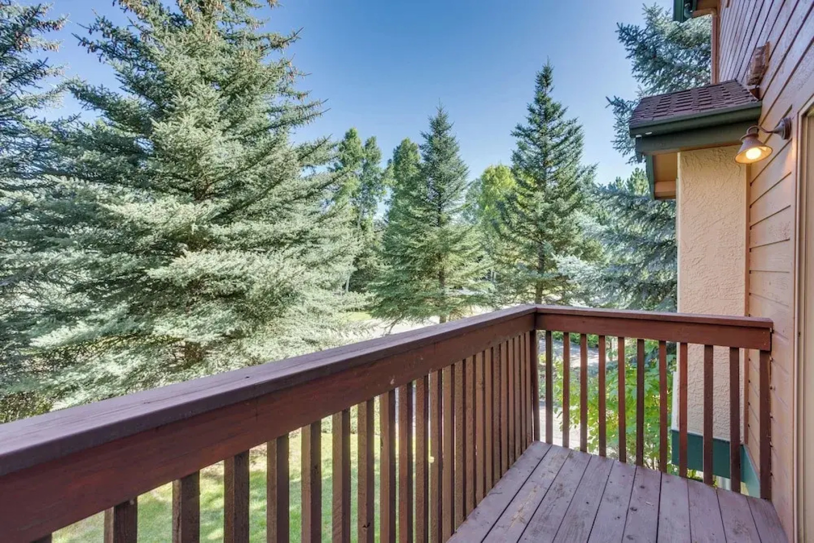 Cozy Colorado Retreat w/ Deck, Grill & Pool Access