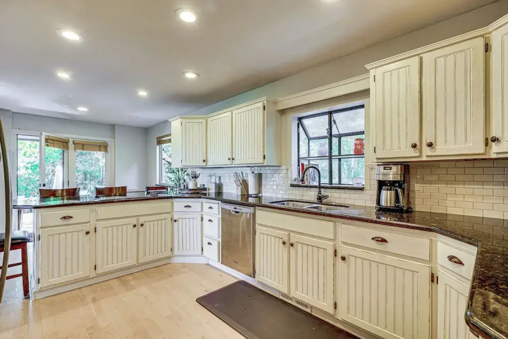 Hot Tub & Mtn Views: Charming Utah Canyon Retreat