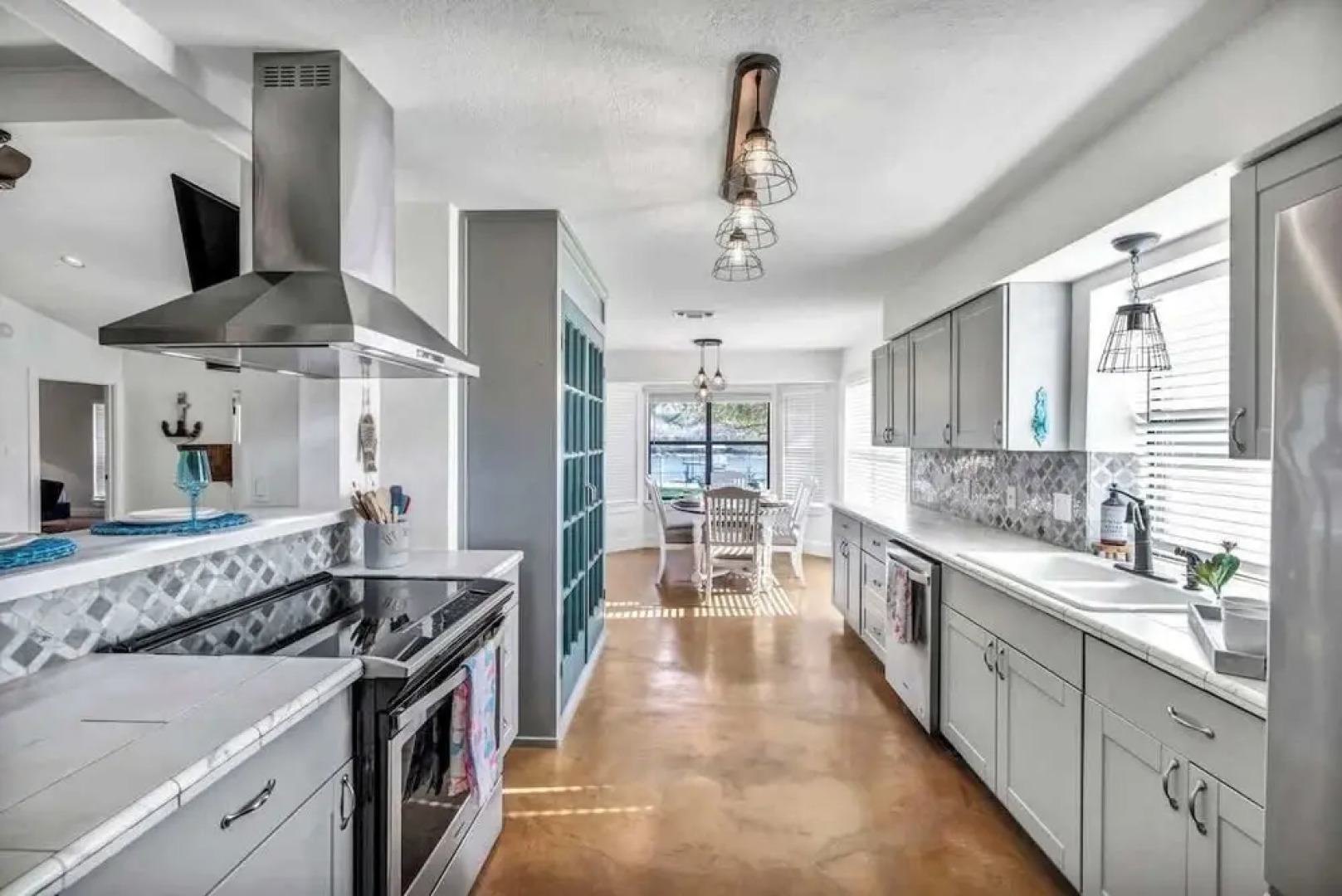 Lakefront Paradise With Firepit