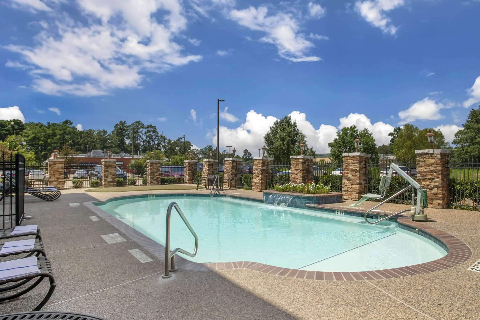 Best Western Plus Crown Colony Inn & Suites