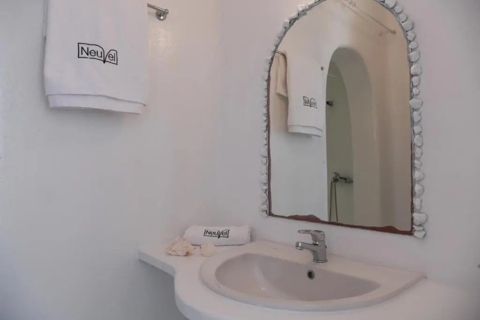 Rock Villa-Guest house by Neuvel