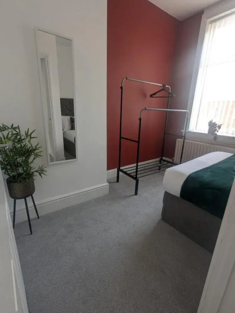 Charming Newcastle Home With Garden, Perfect for Families & Contractors