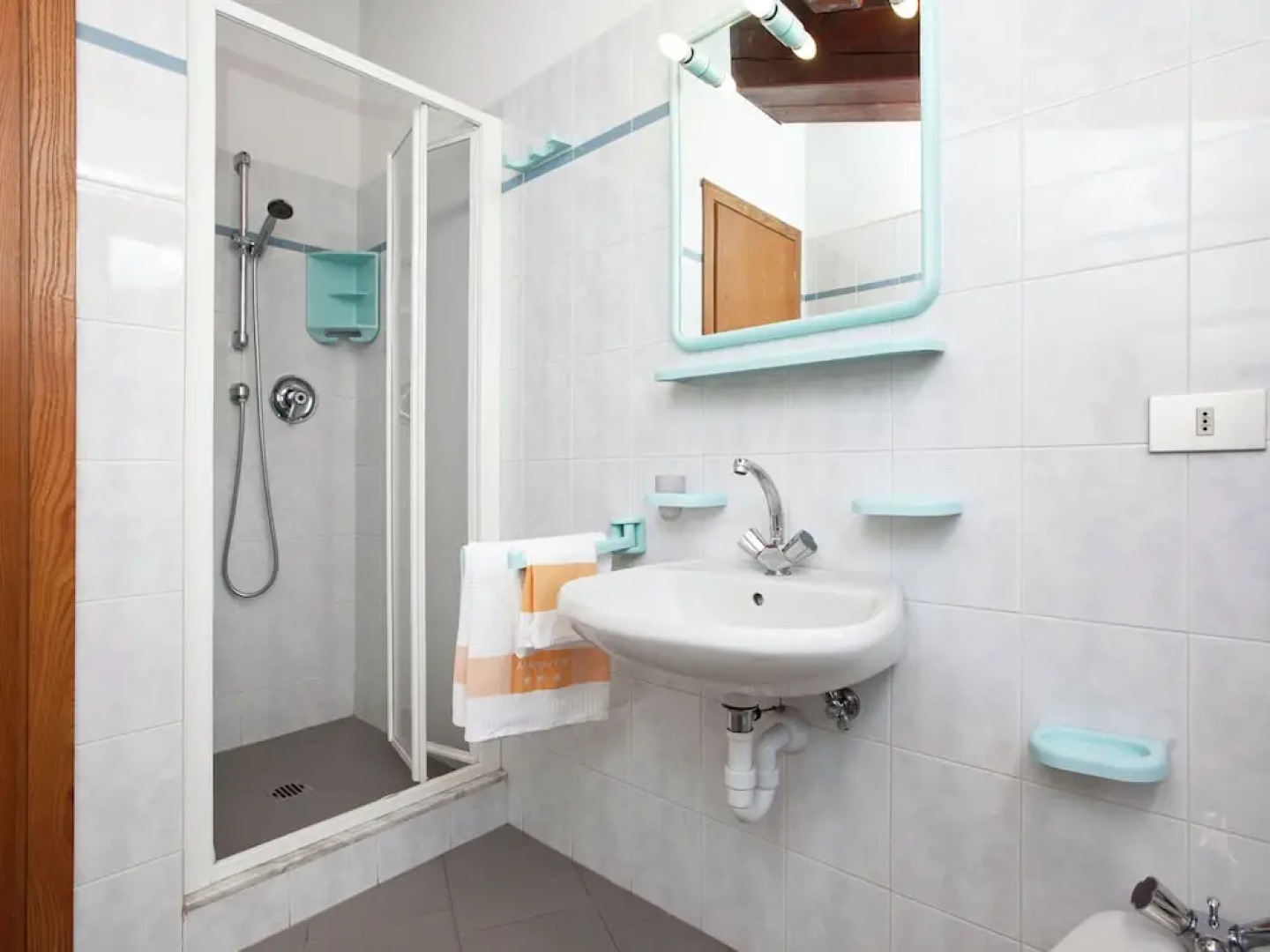 Refreshing Holiday Home With Pool, Garden, Tennis Court, BBQ