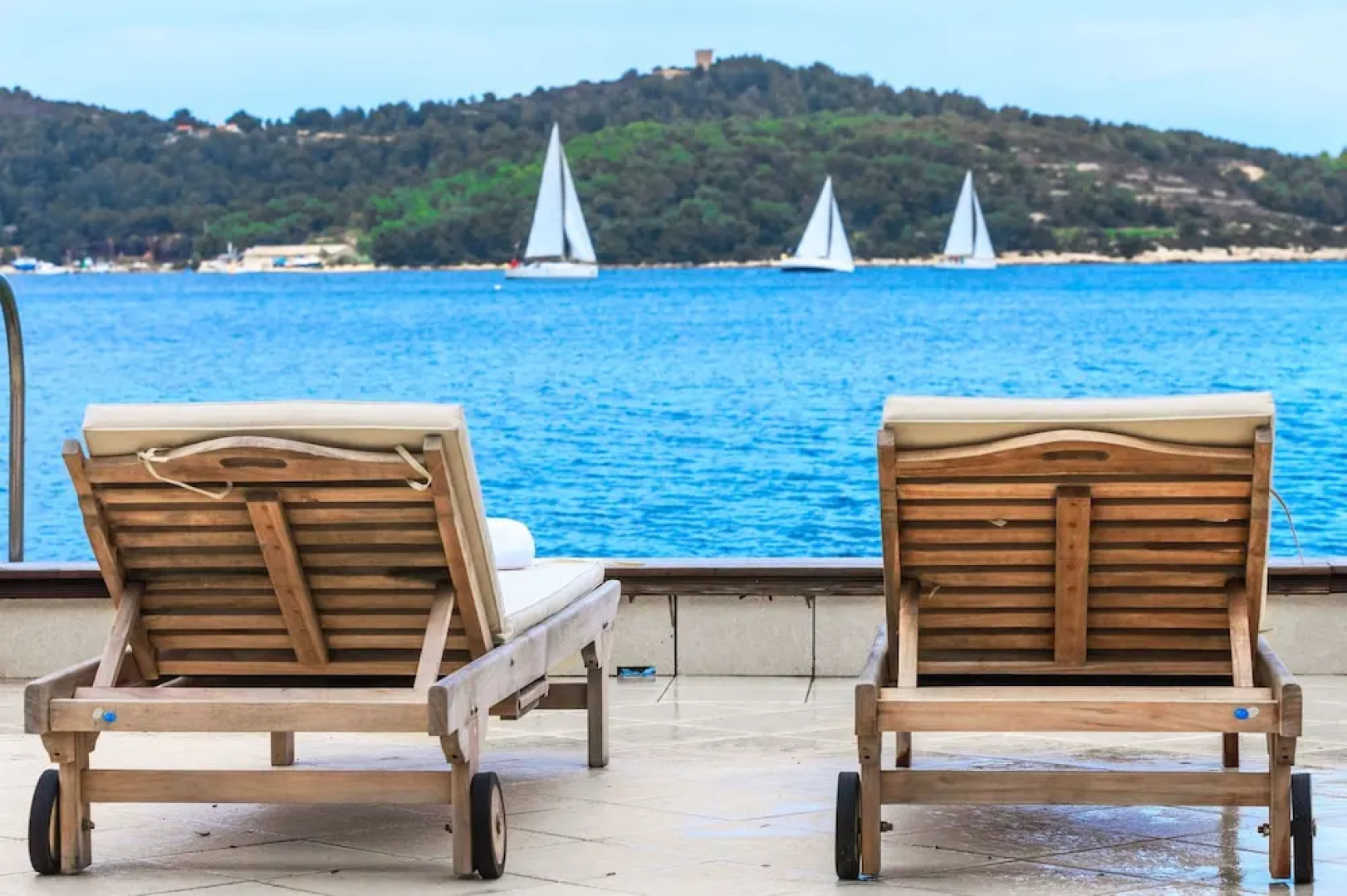 Apartments Donna with Sea View