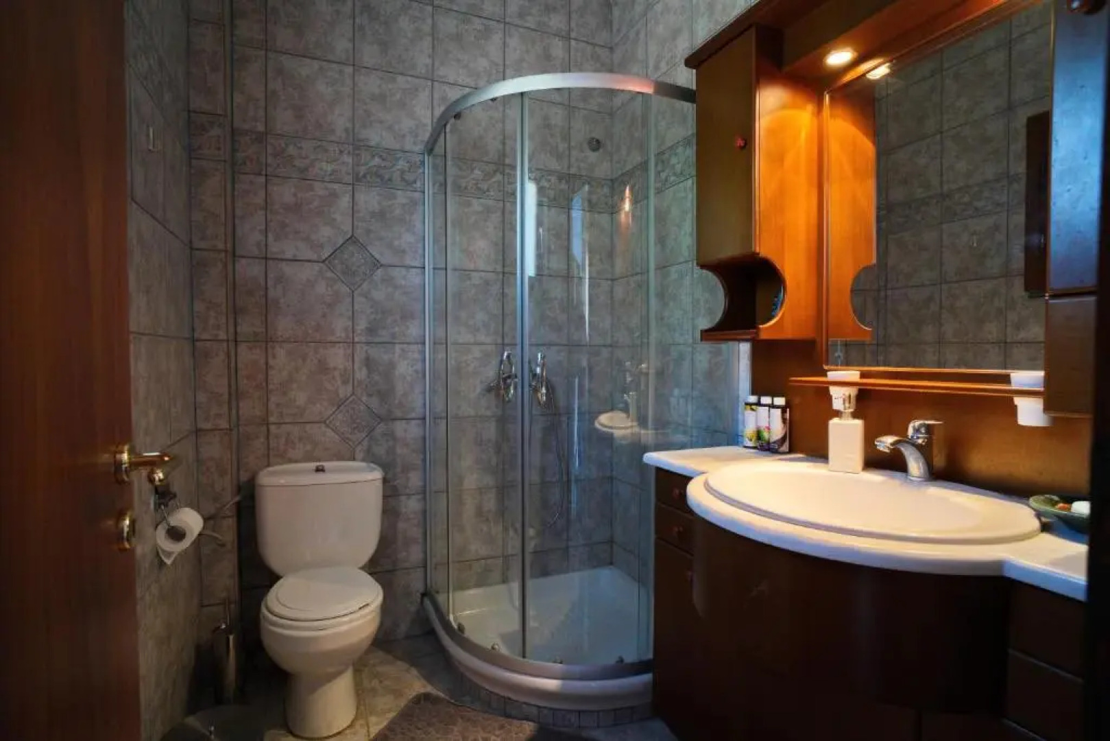 Beachfront villa with huge garden, 3br, Halkidiki