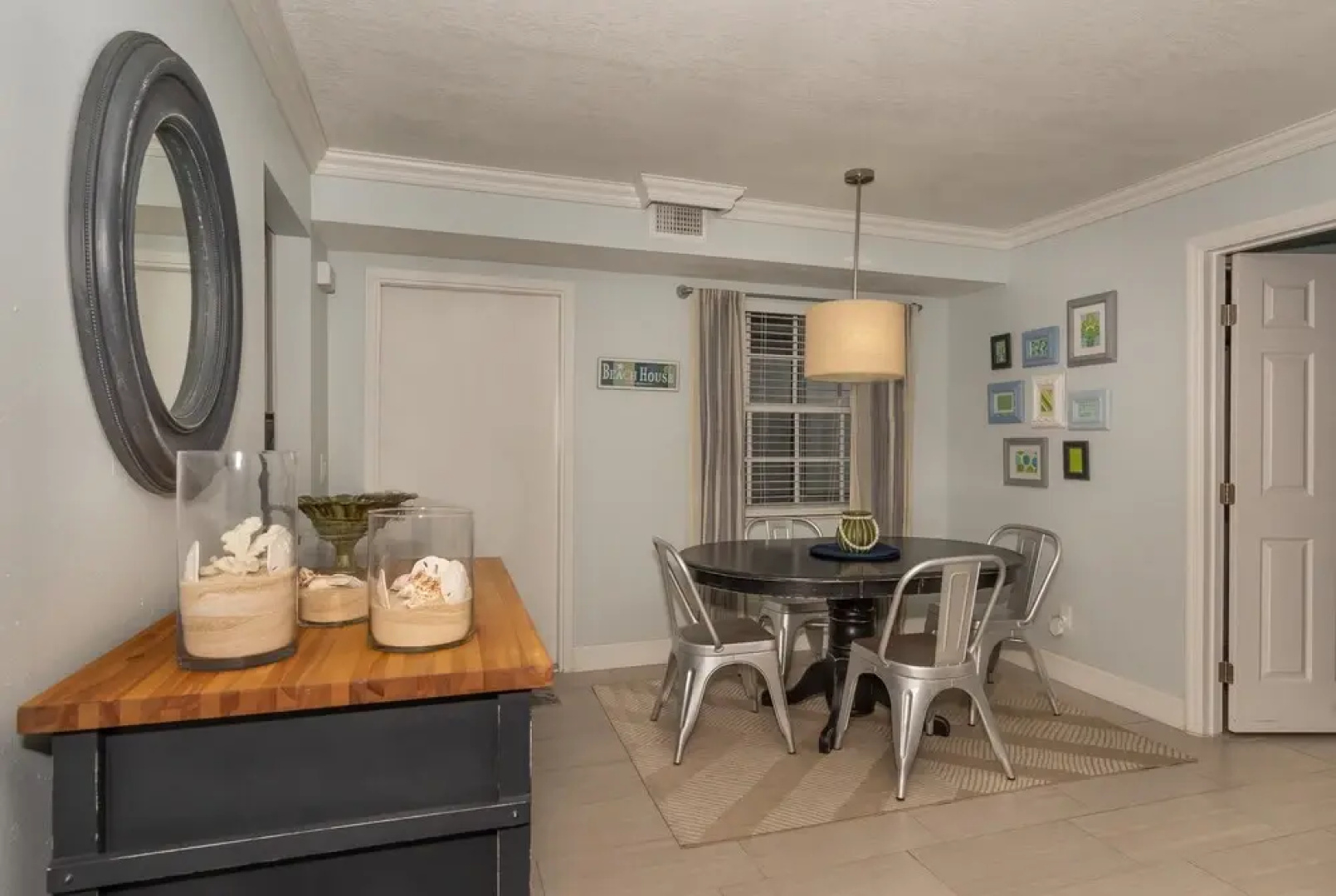 Tastefully Decorated Sea Woods Veranda Close to Pool Fitness Room Sv162