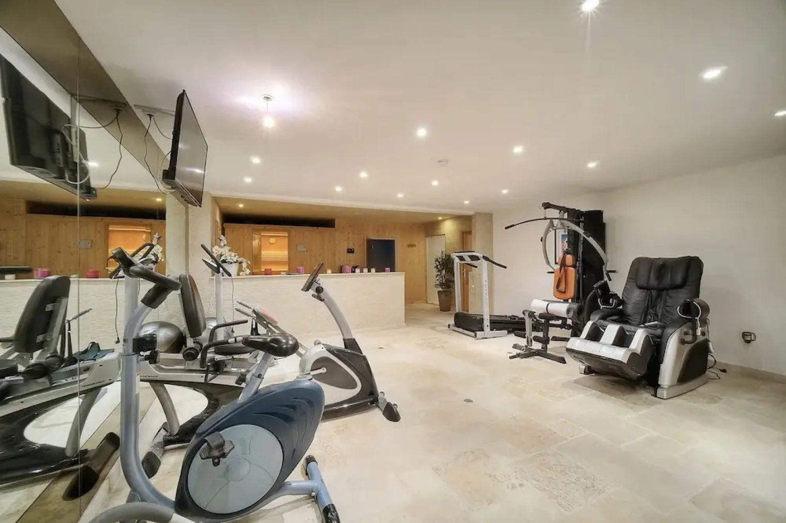 HAVRE DE PAIX" 5 étoiles Prestige jacuzzi, hammam, sauna, PISCINE chauffée Mougins Cannes Grasse