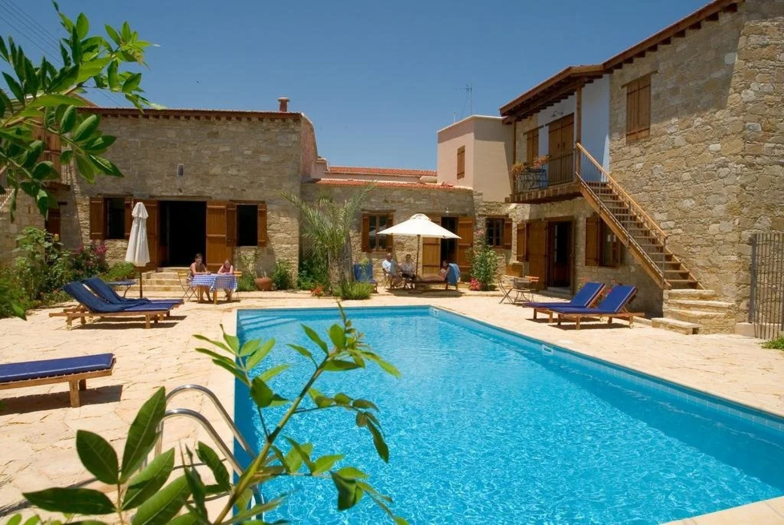 Porfyrios Country House