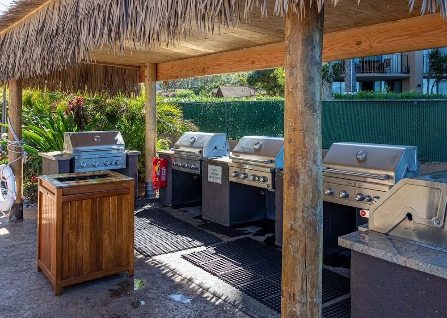 Royal Kahana 702 Studio Bedroom Condo by RedAwning