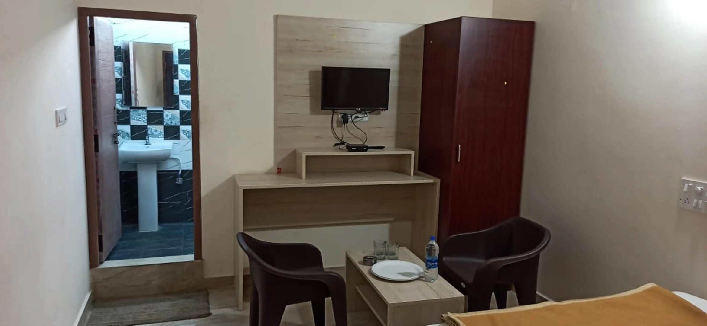 iROOMZ Suchira Lodge