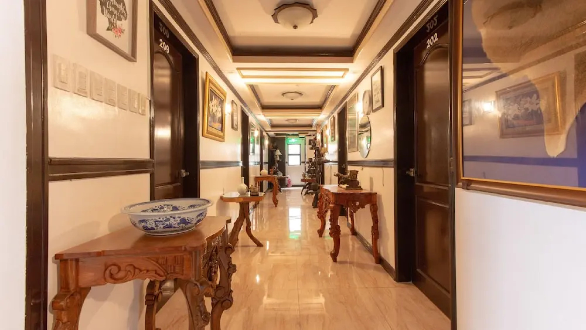 RedDoorz @ Real Street Tacloban