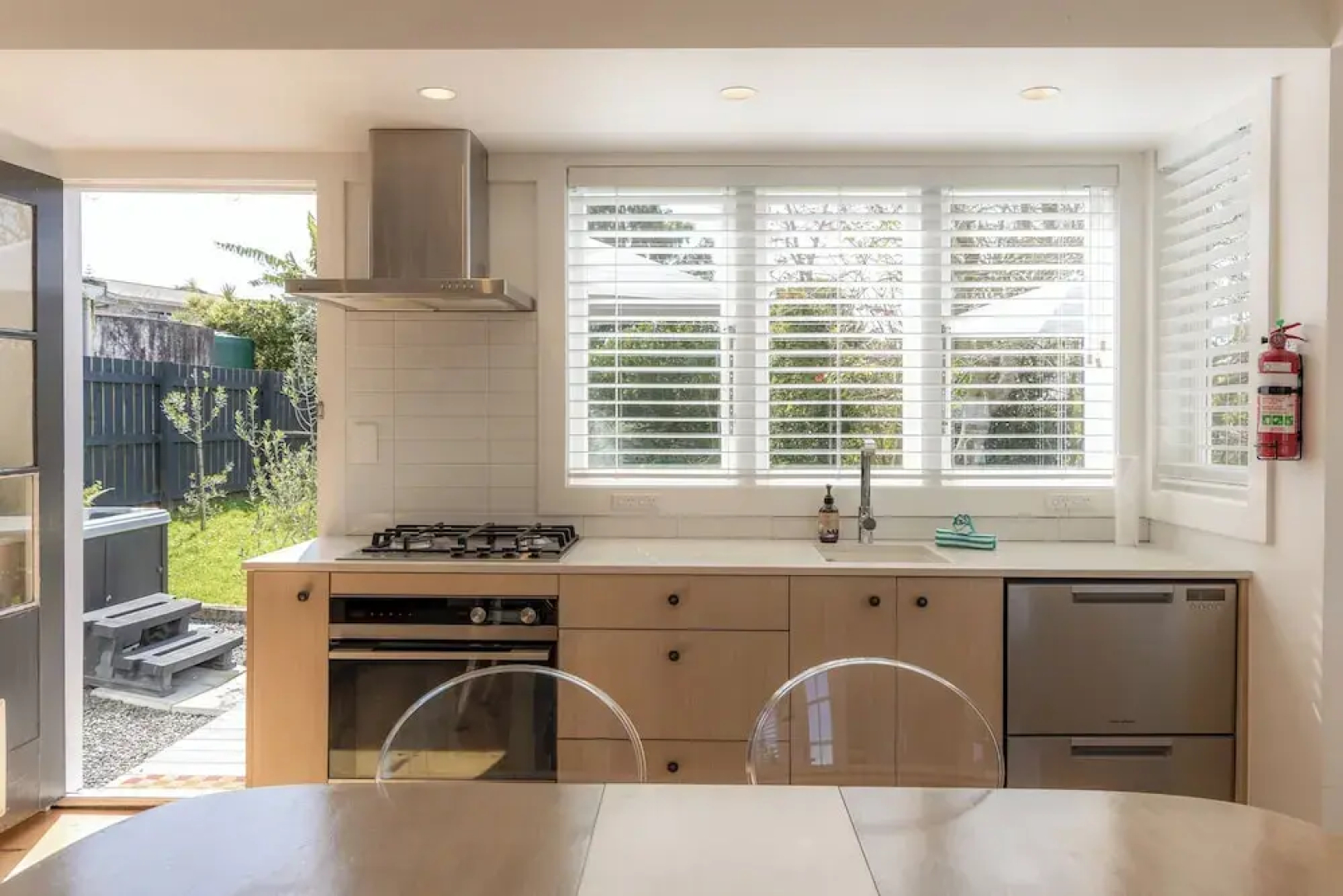 Tahatai Cottage with Spa Pool - Oneroa