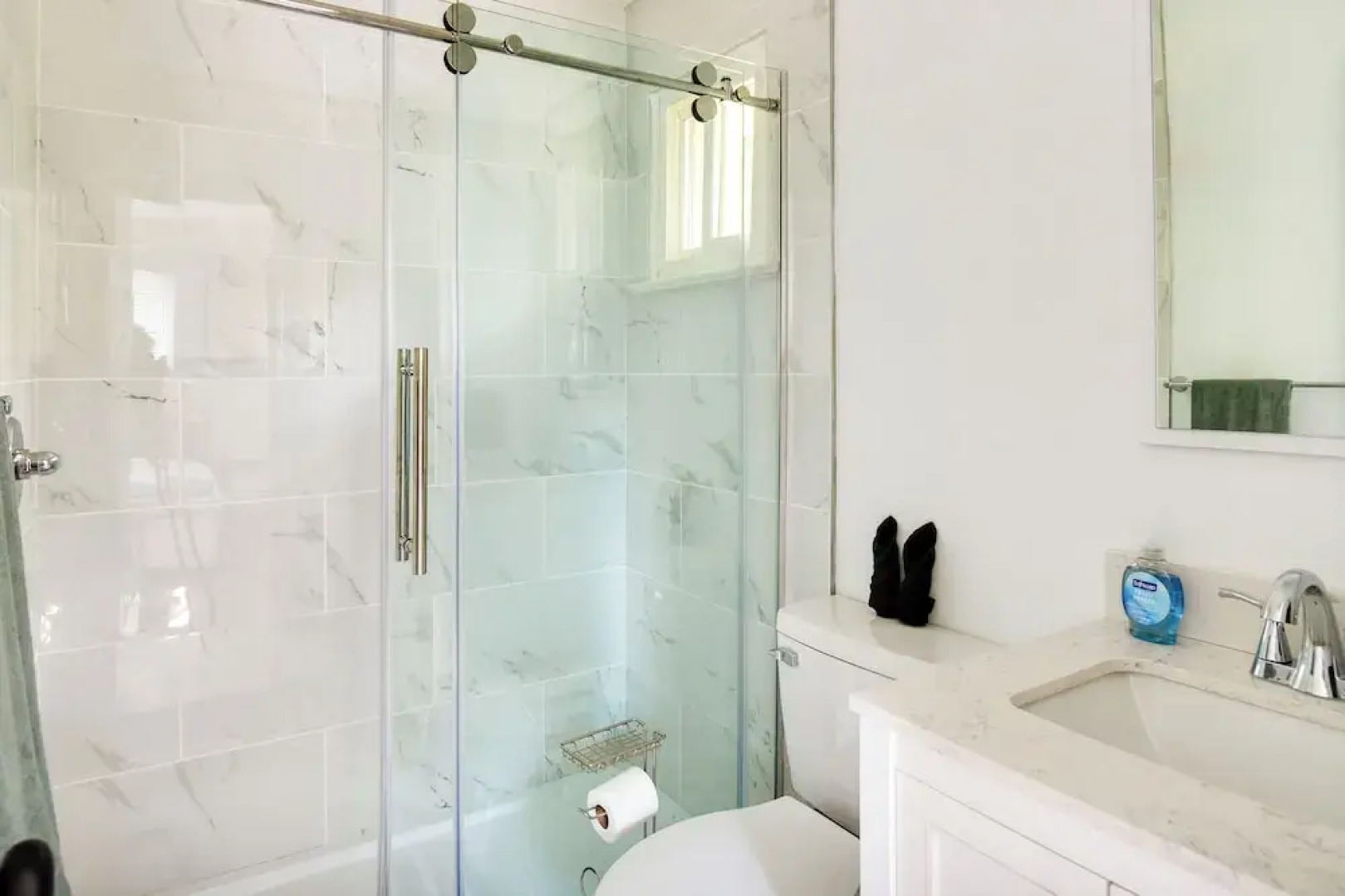 Pet-friendly Norfolk Retreat ~ 7 Mi to Beach!