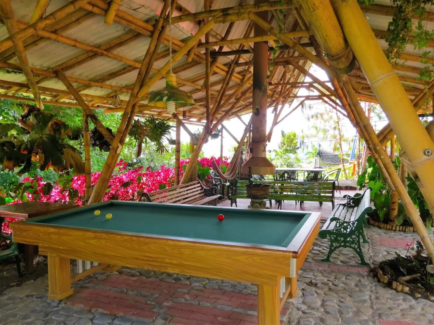 Cabañas y Flores Finca Hotel