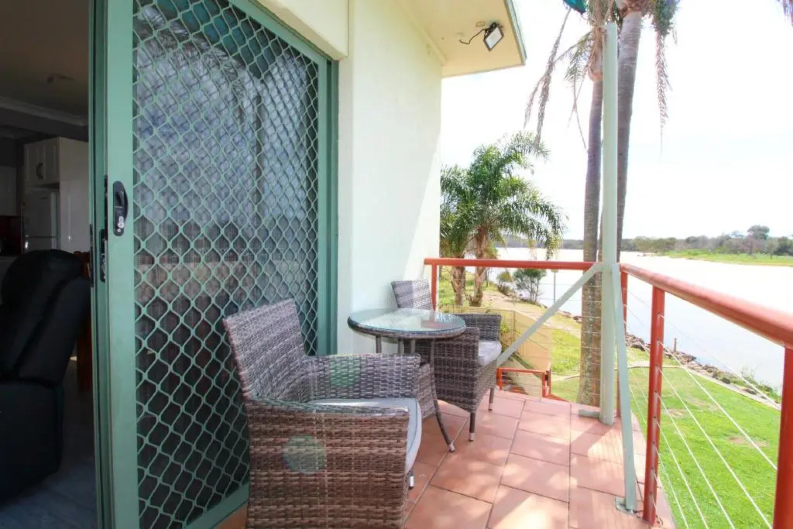 Beachfront 6, 25 Willow Street