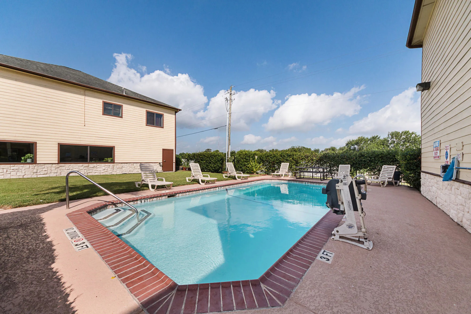 Lone Star Inn & Suites