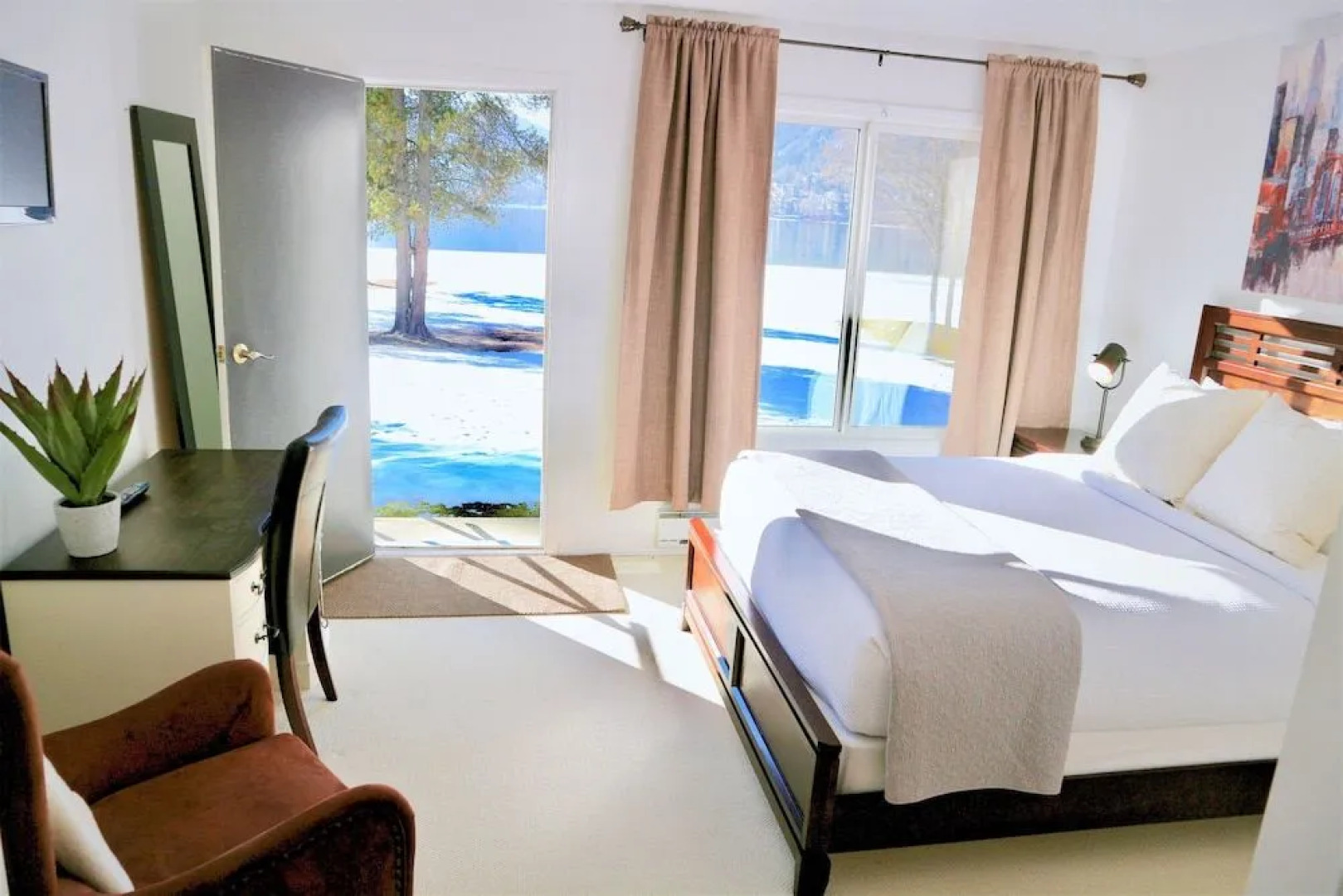 Lakeshore Boutique Inn Inc.