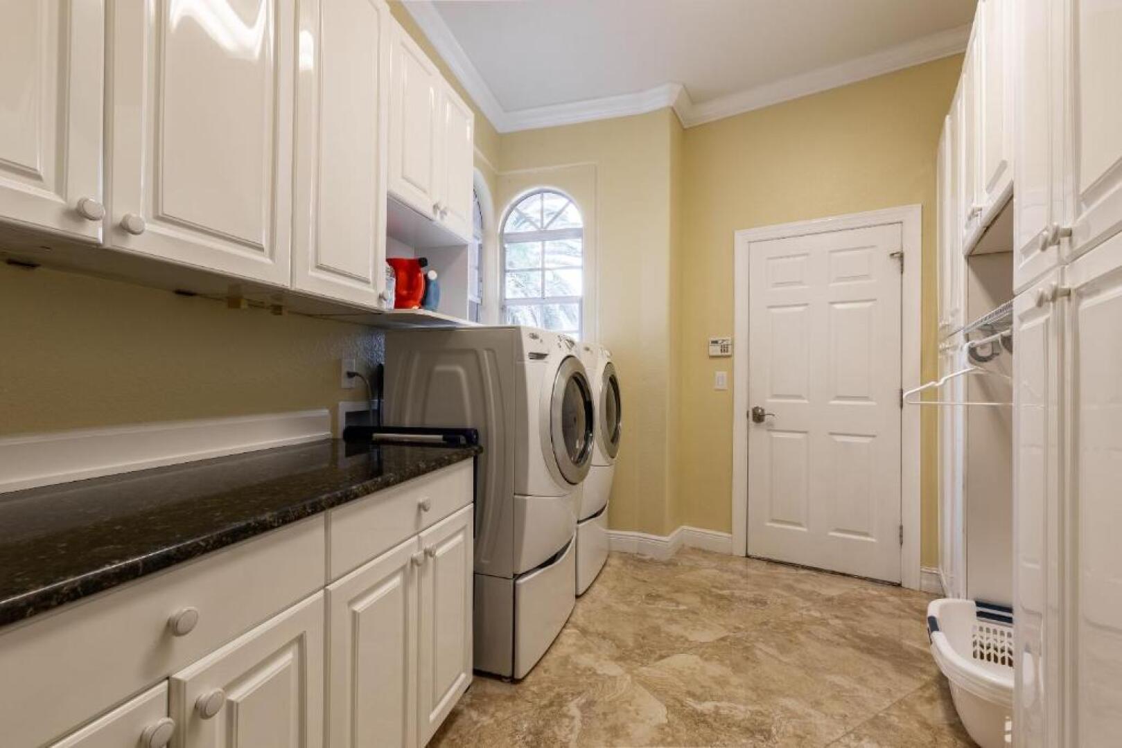 STUNNING Villa with Custom pool, Spa, pool table, Kayaks & sleeps 14! - Villa Flandria - Roelens