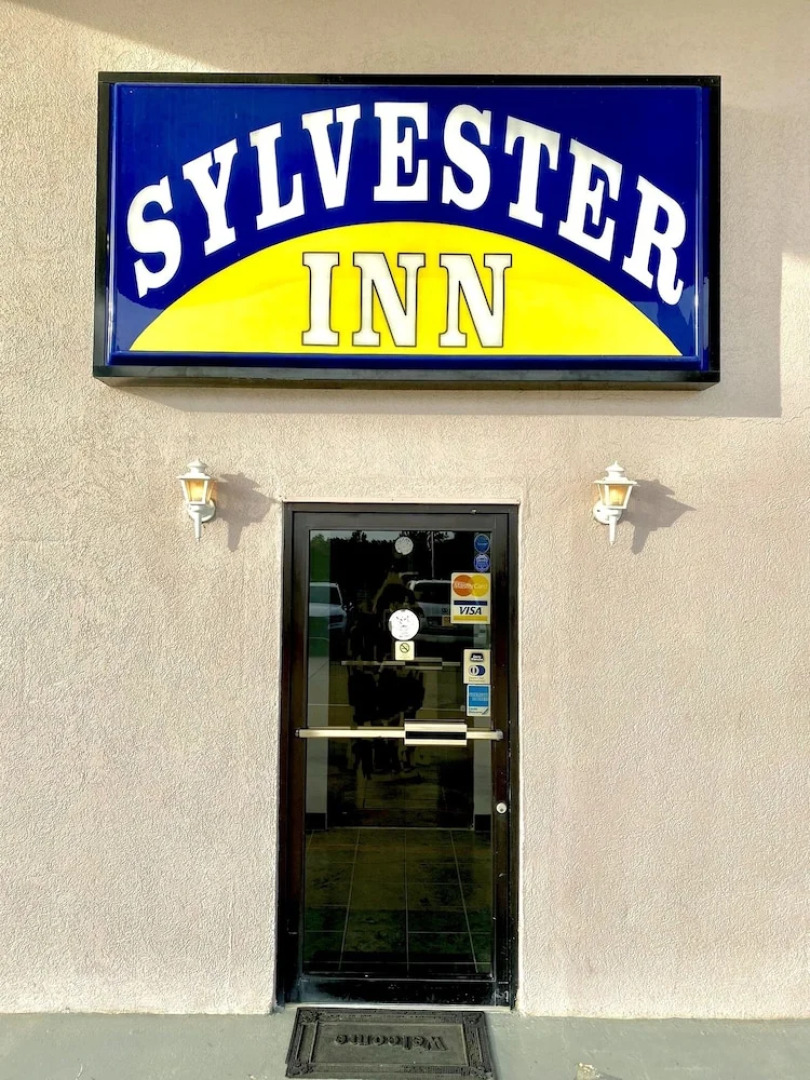 Sylvester Inn