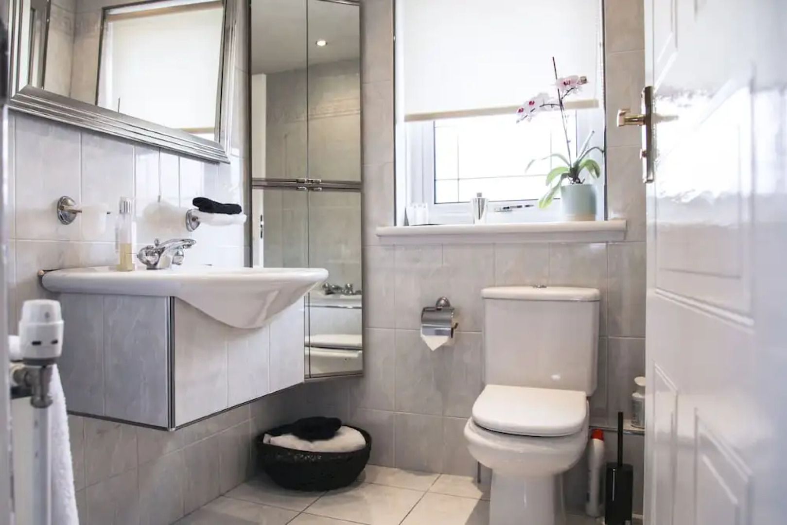 Hamilton Executive Apartment