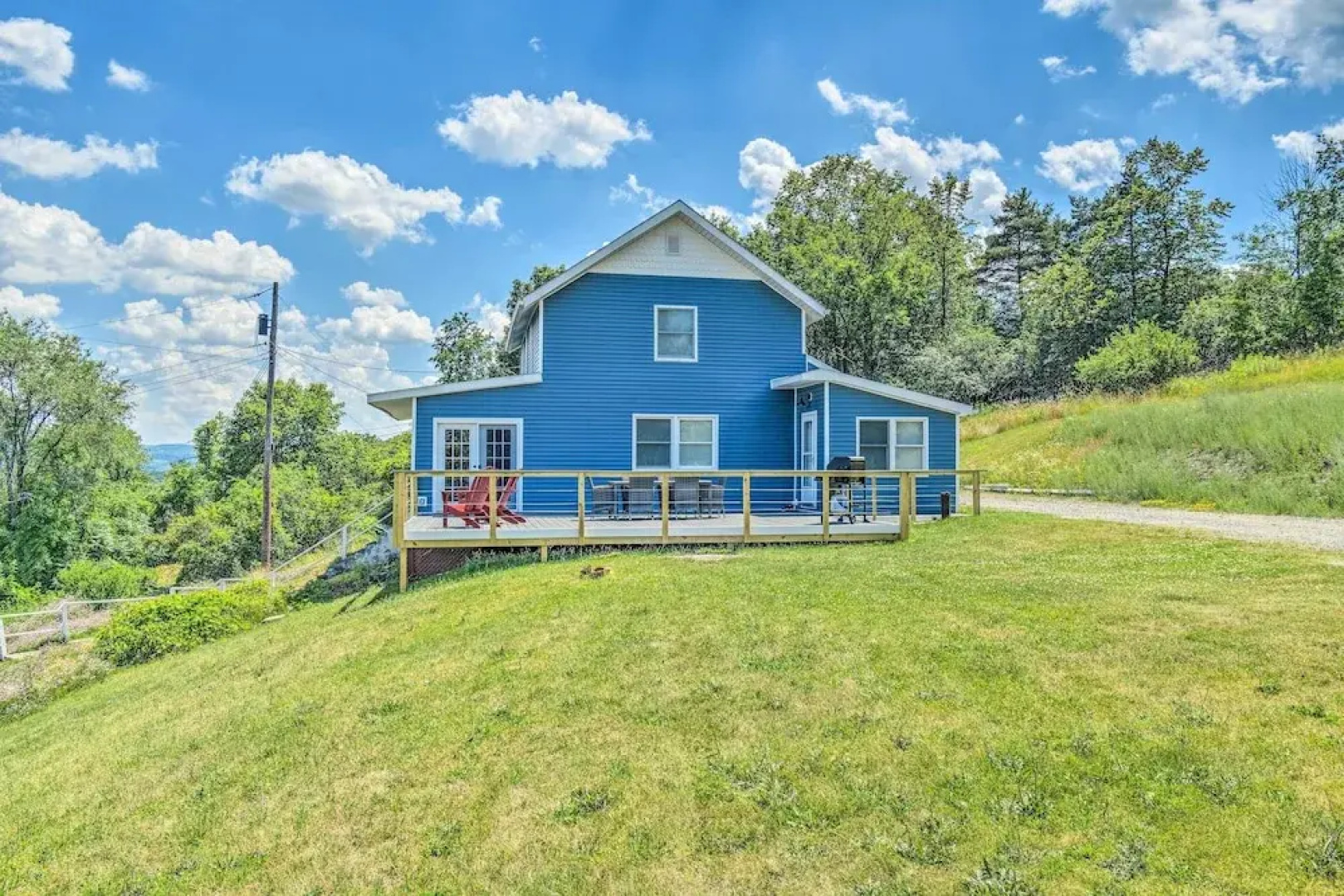 Watkins Glen Lakeview Cottage w/ Waterfall!