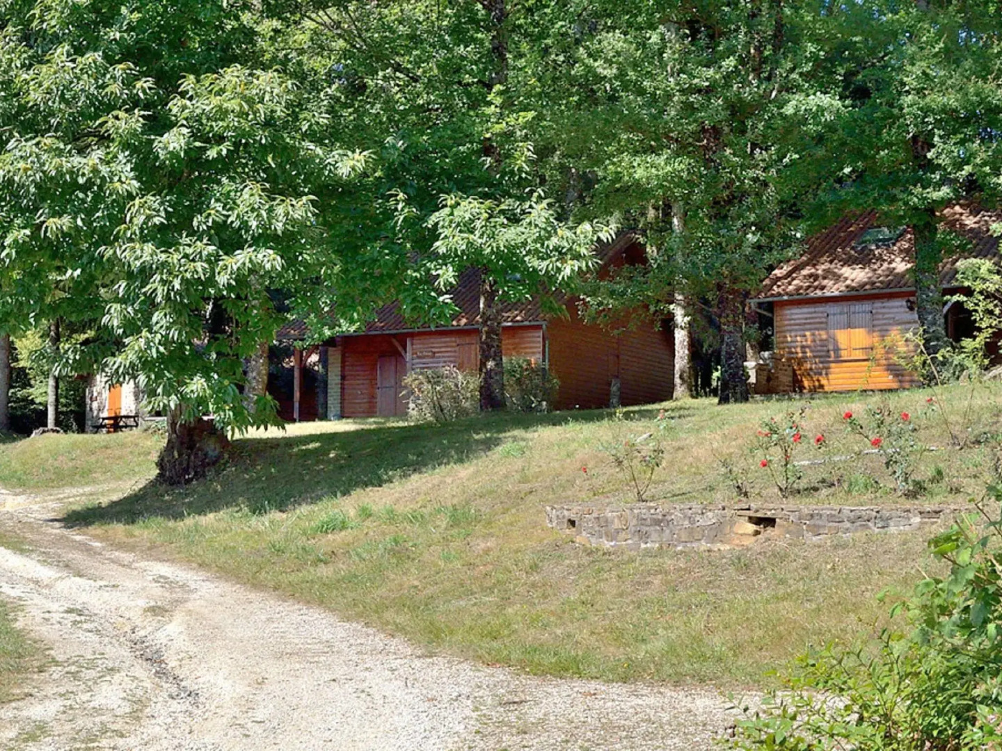 Serene Holiday Home in Cussac with Private Terrace, Barbeque