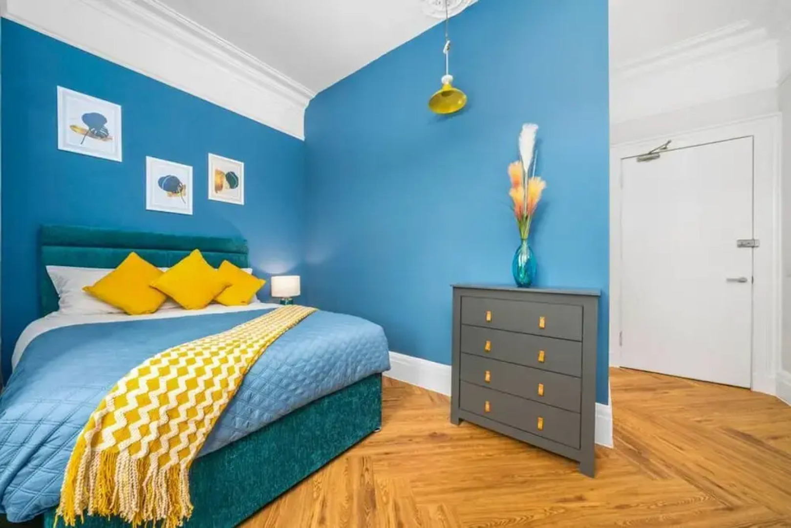 Stylish 4 Bed-town Centre