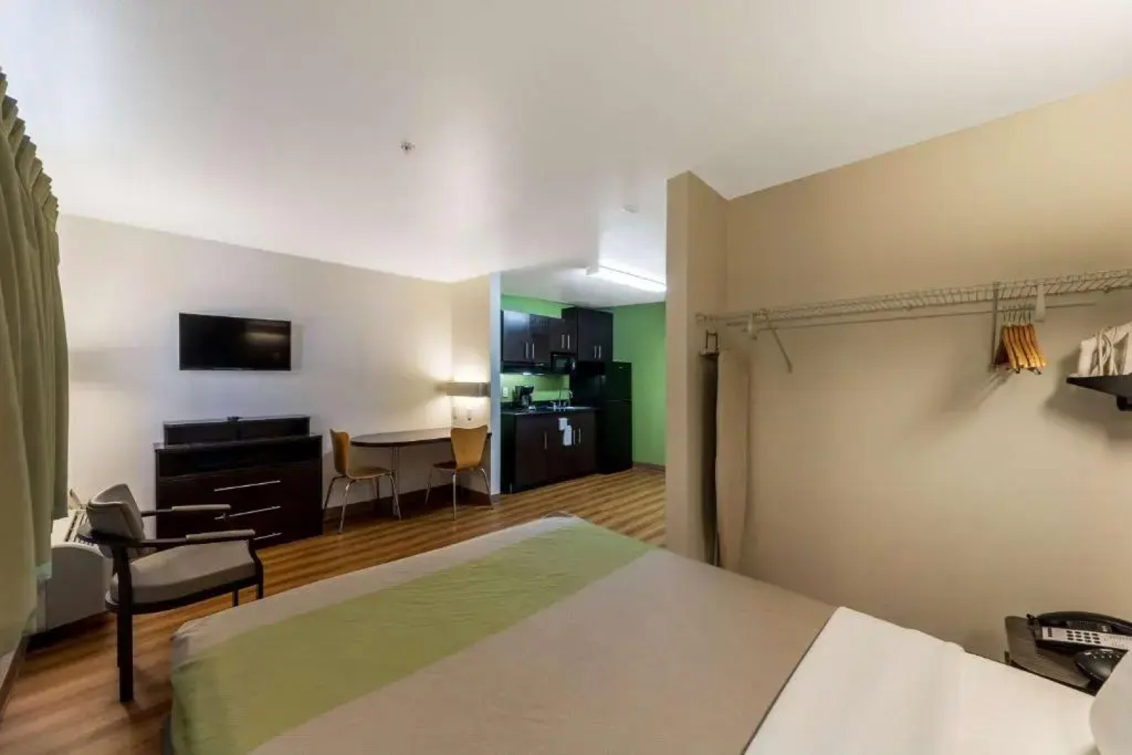 Super 8 by Wyndham Kenedy