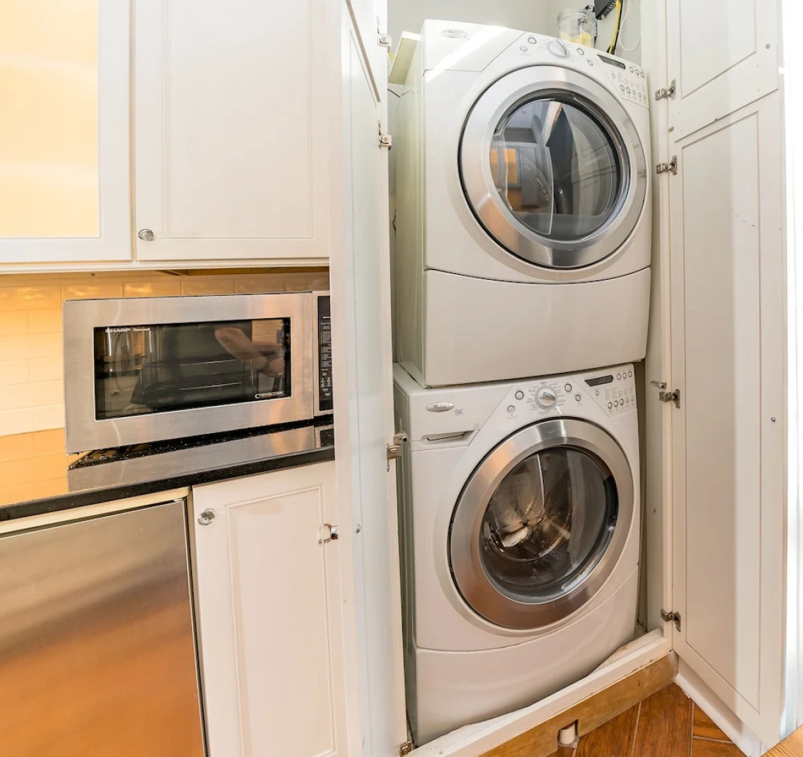 Deedee's Brownstone Van Vorst Park