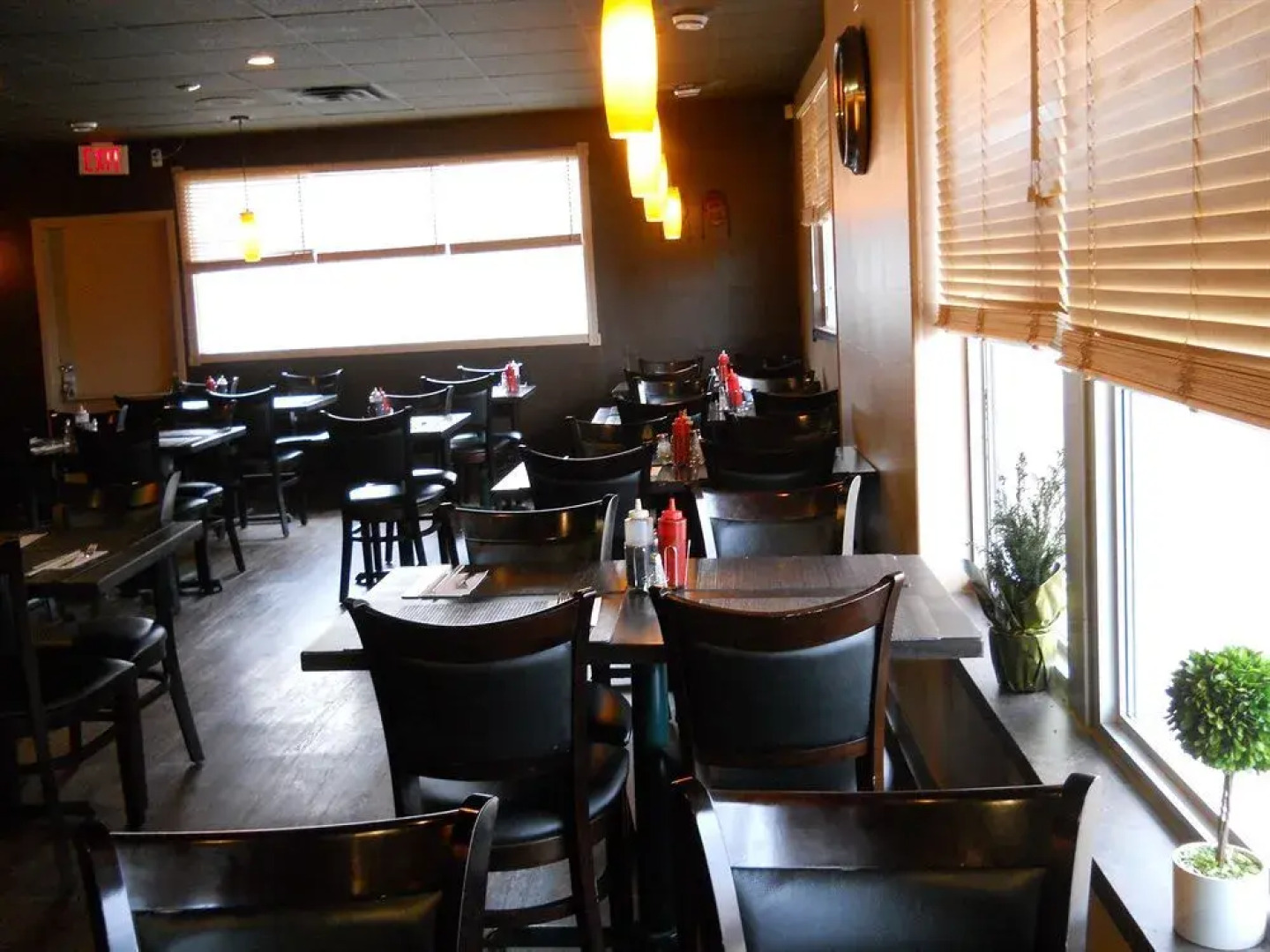 Econo Lodge Inn & Suites