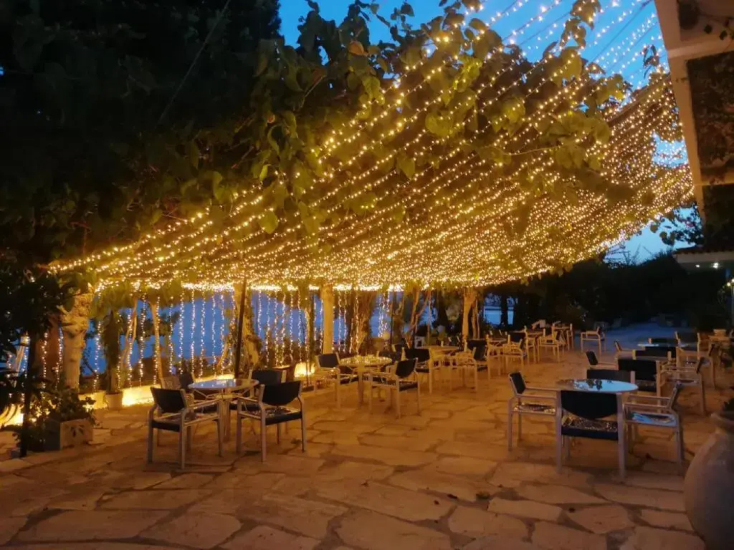 Stratos Hotel