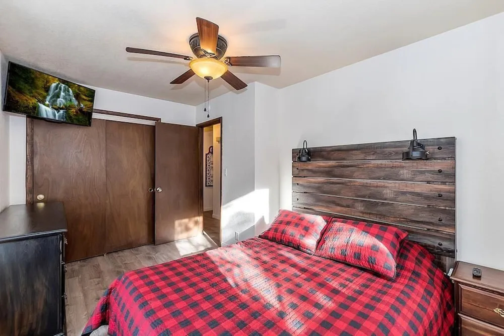 027 - Gold Mountain Getaway