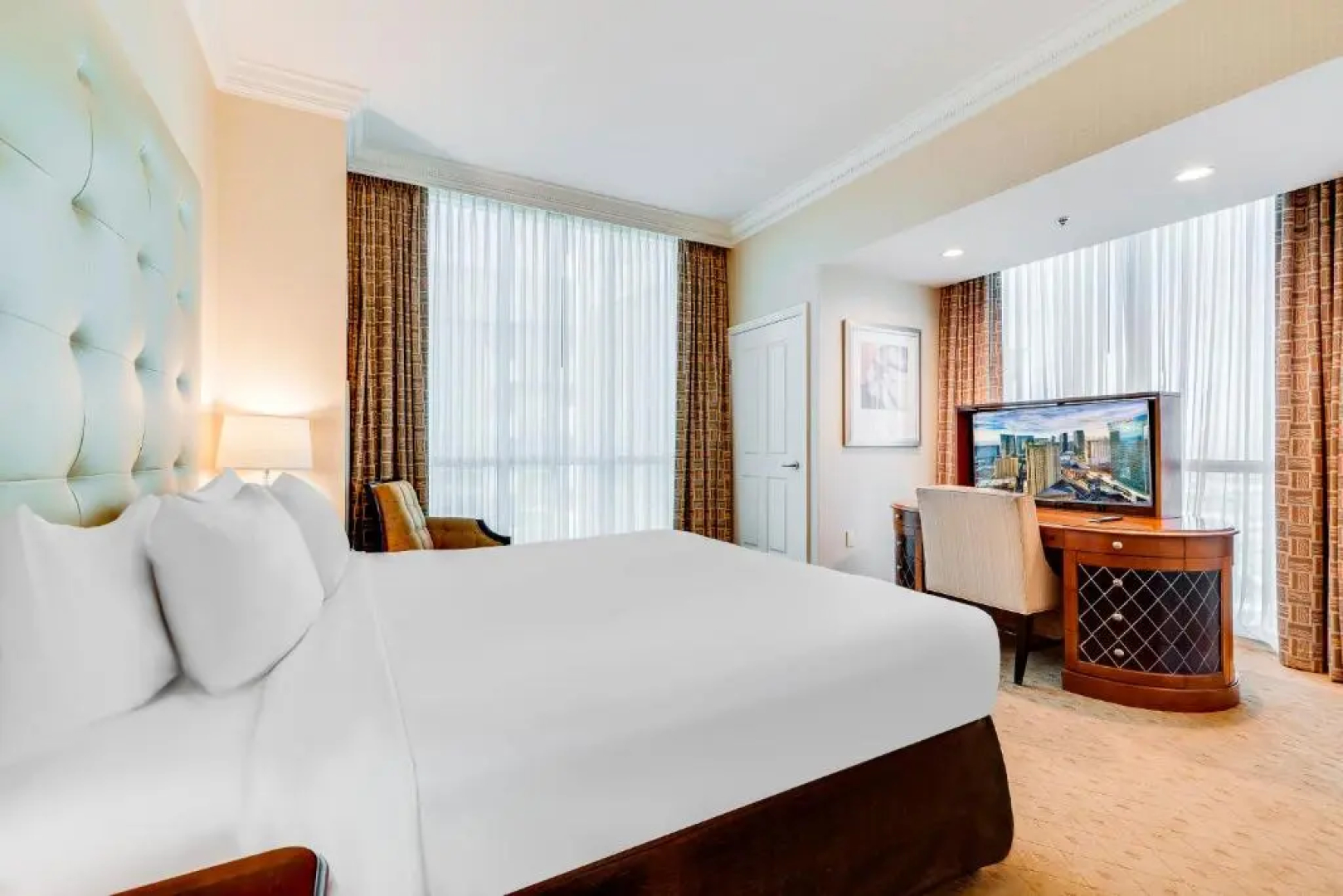 Jet Luxury at The Signature Condo Hotel