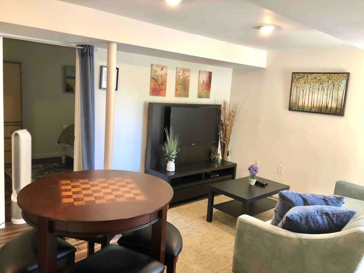 Tucked away garden level studio near Cambridge