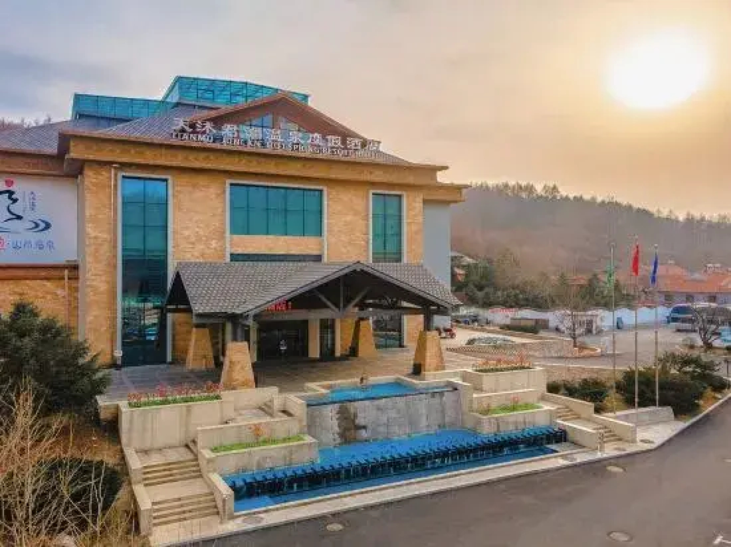 Dongtang Tianmu Narada Hot Spring Holiday Hotel