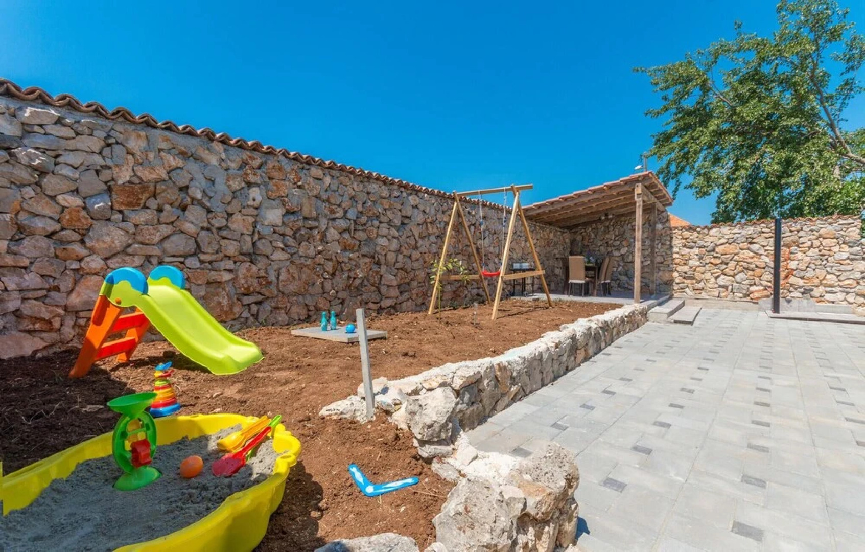 Amazing Home in Donje Rastane With 3 Bedrooms, Wifi and Outdoor Swimming Pool