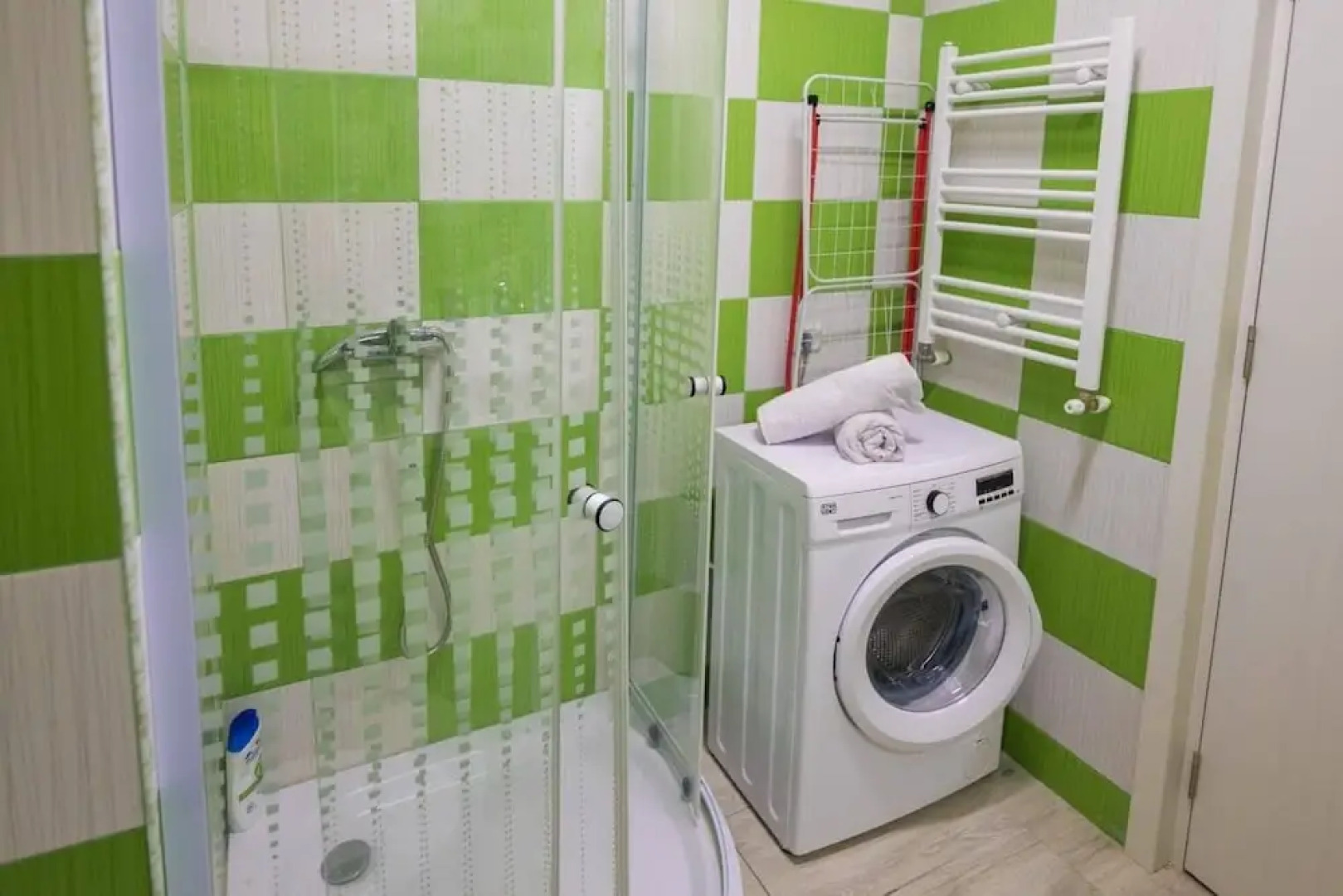 Stunning Green Studio 43