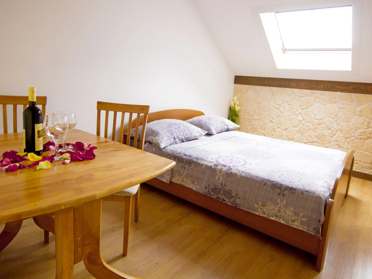 Apartments & rooms Rina