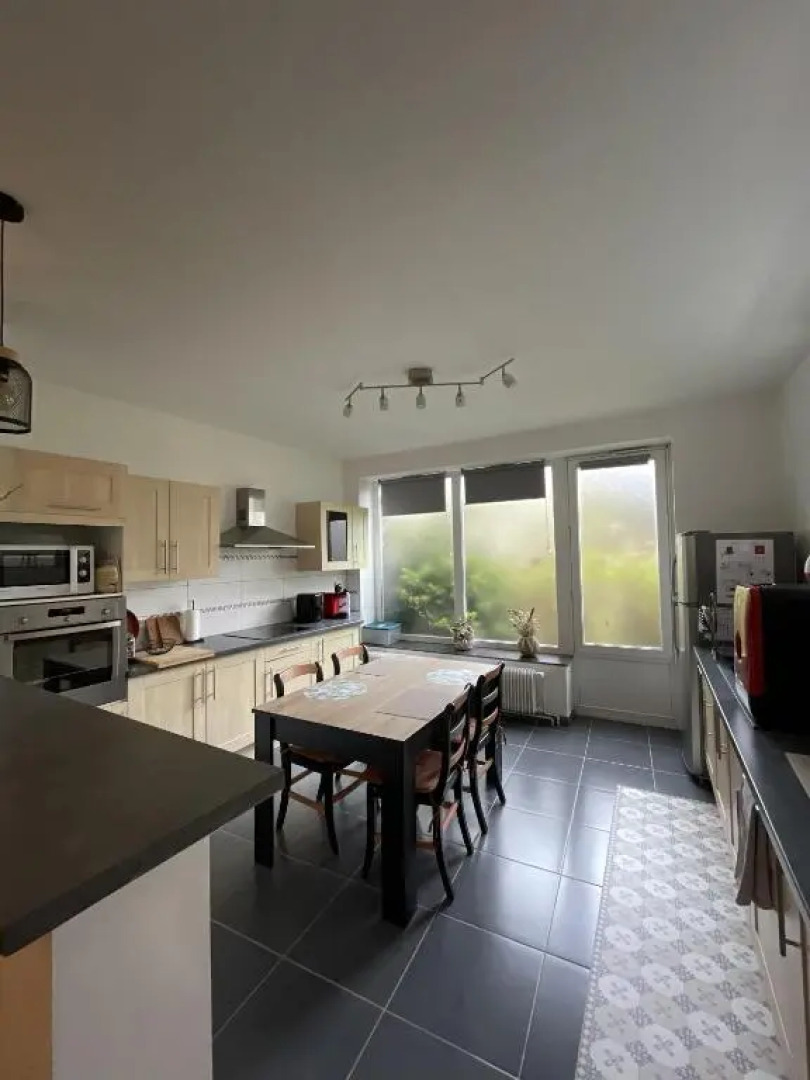 Appartement proche des remparts et tous commerces.