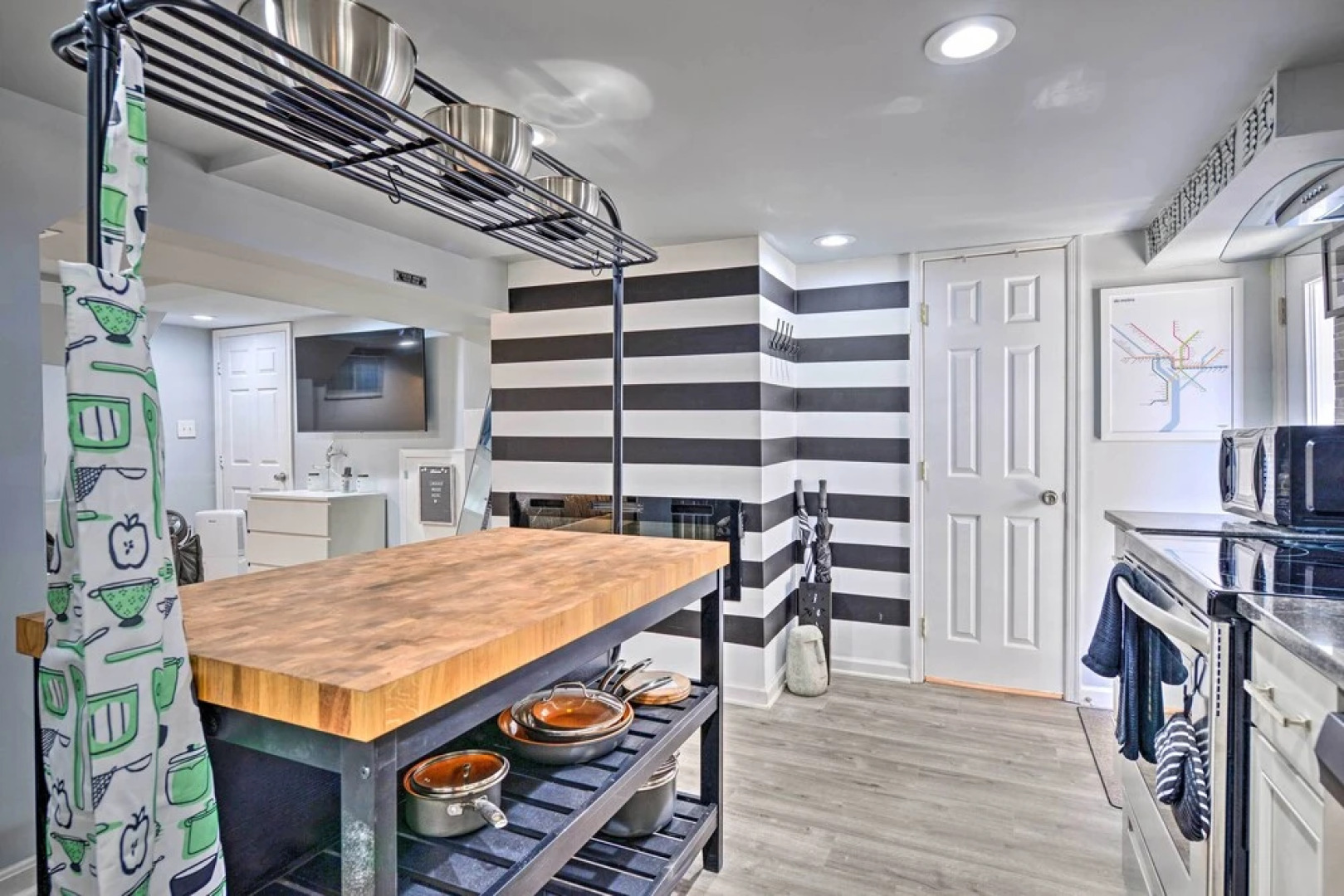 Stylish DC Studio ~ 5 Mi to National Mall!