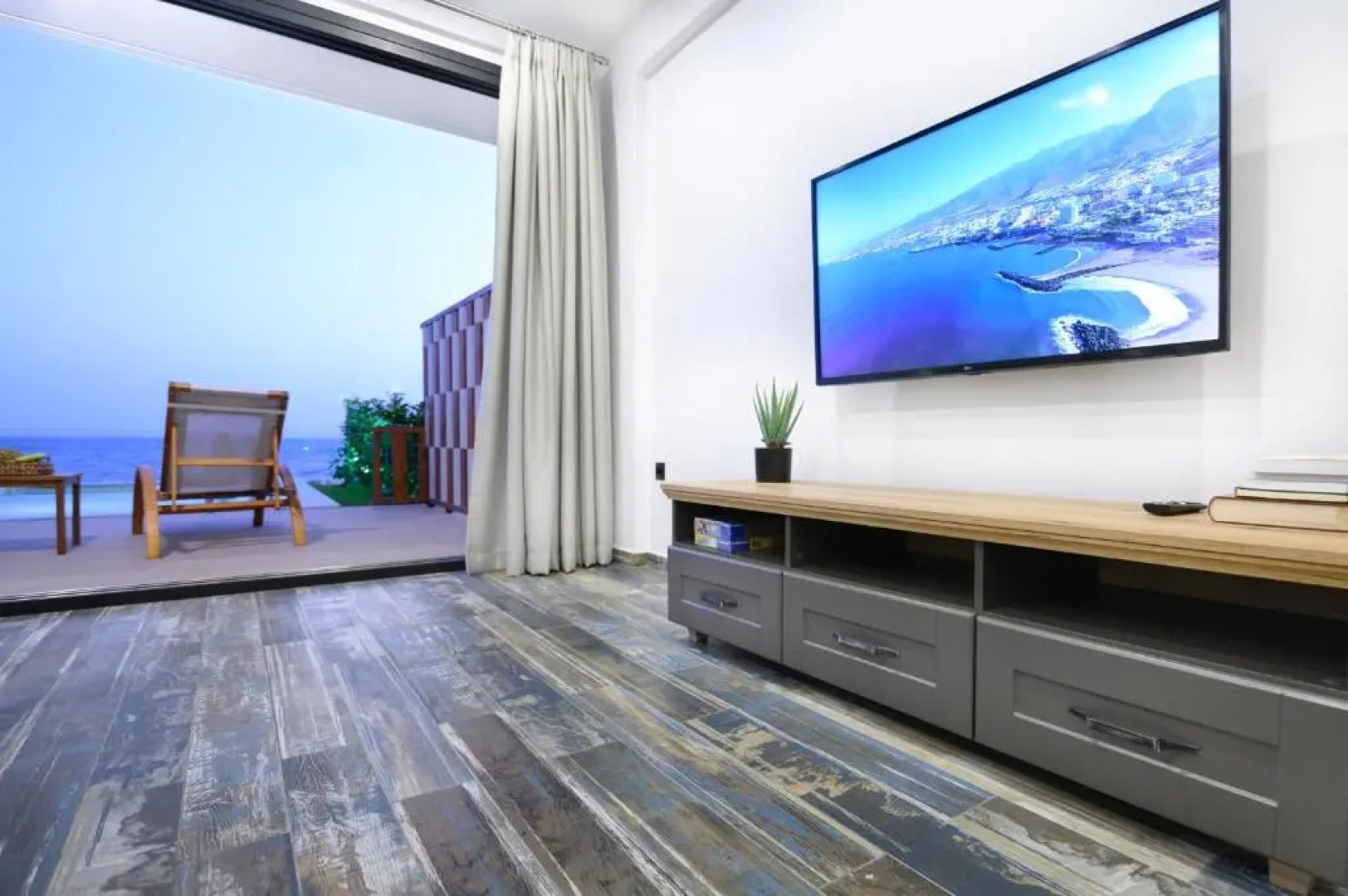 Villa Dorra Coast Suites