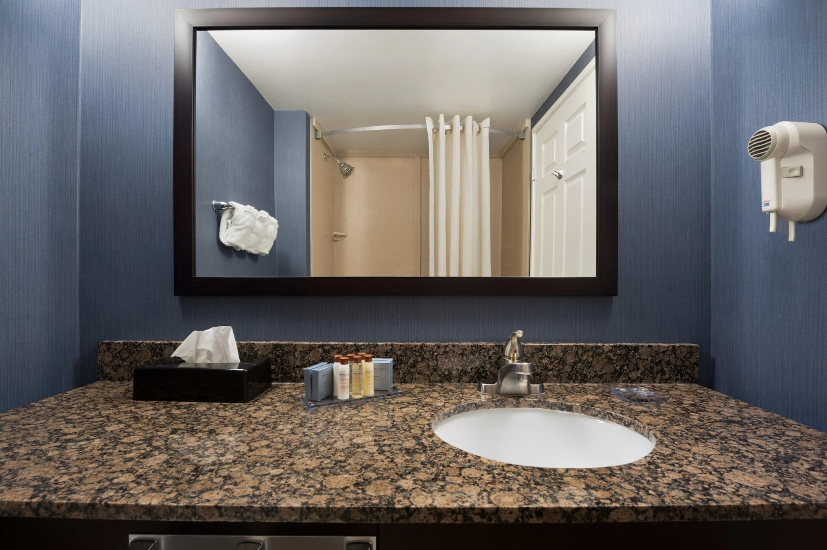 La Quinta Inn & Suites St. Louis Airport - Riverport