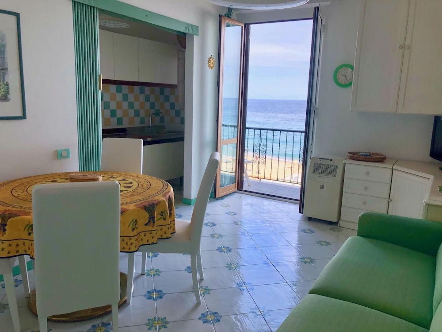 Leo Seaview Apartment