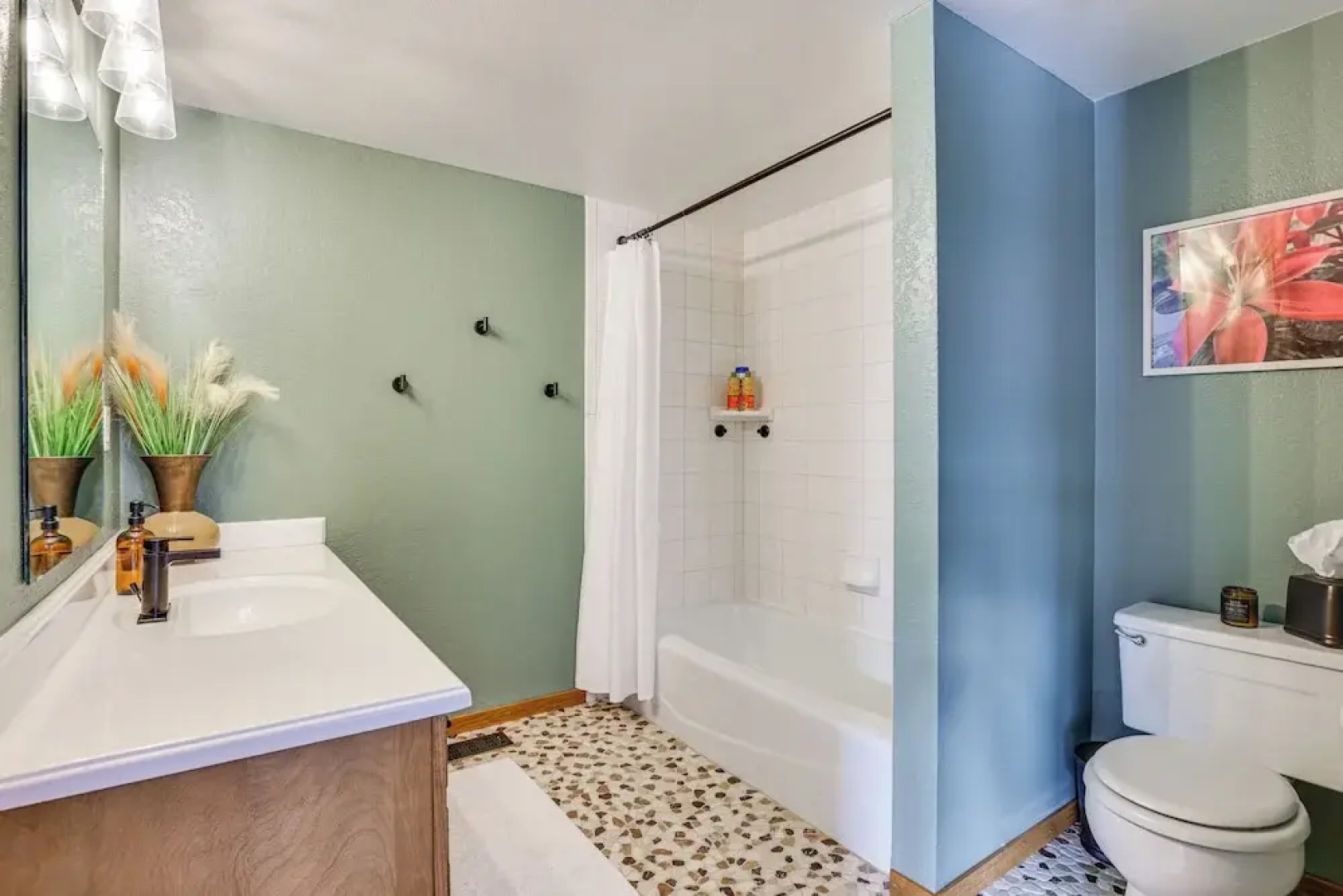 Enjoy Deck + Mtn Views: Grand Lake Retreat!