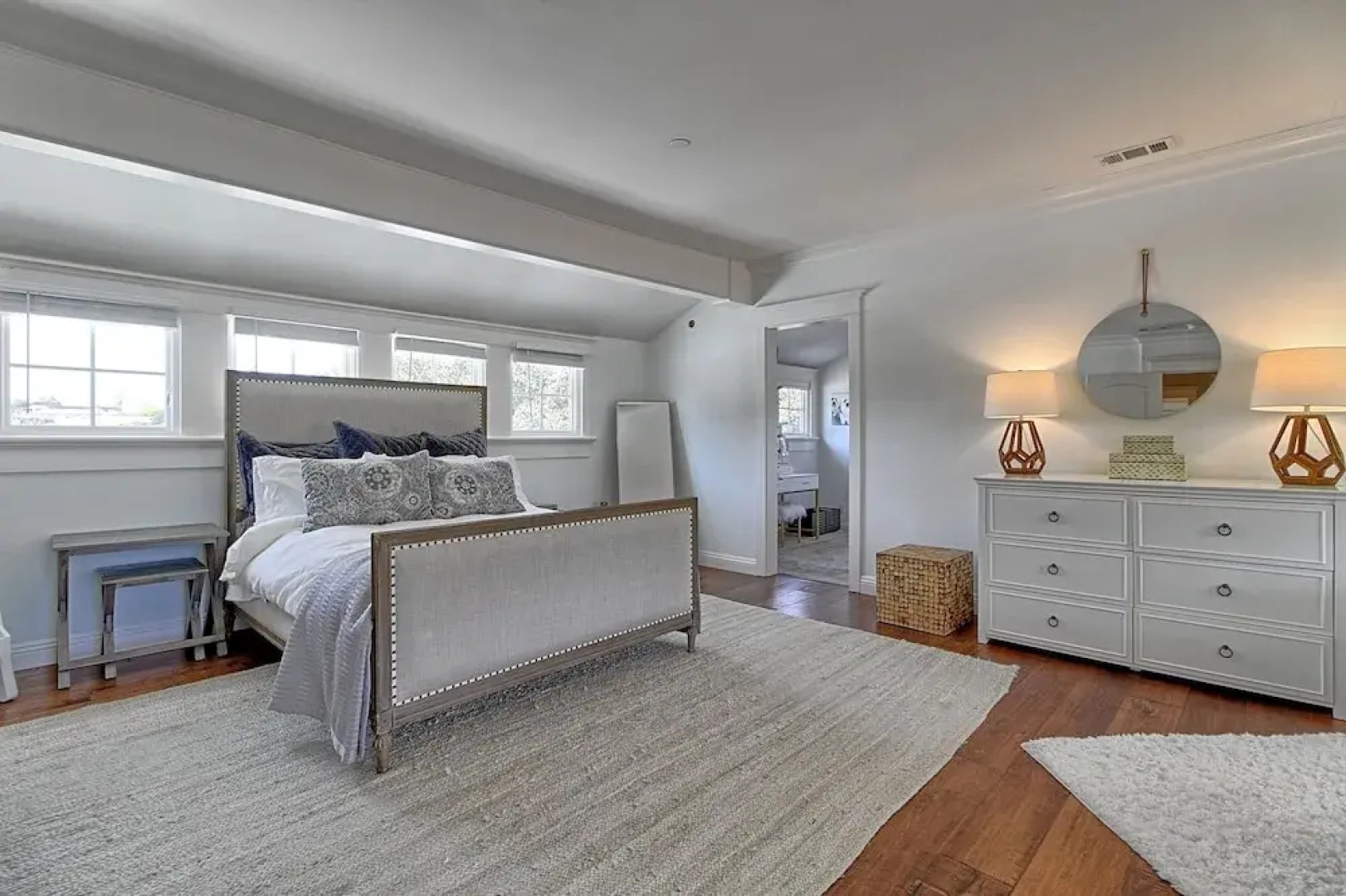 Montecito Luxe Home "location, Location, Location!!" 4 Bedroom Residence by Redawning