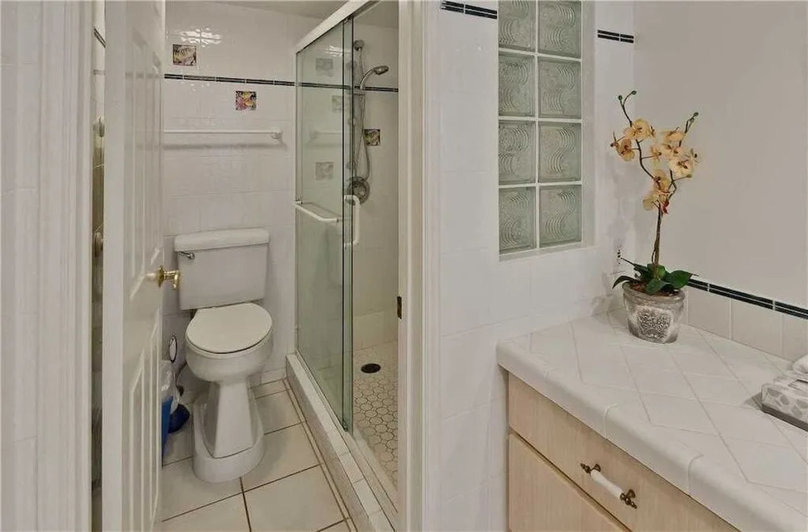 Valley Isle 705 by RedAwning