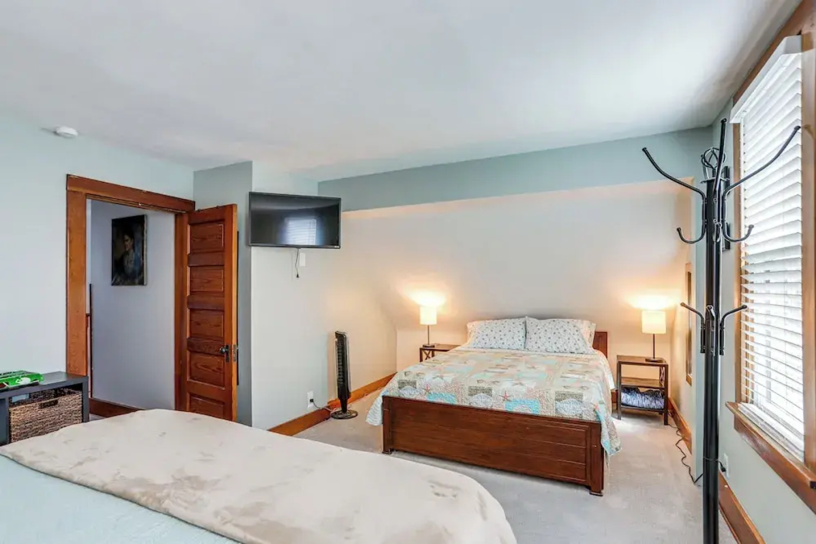 3 Mi to Cedar Point: Sunny Sandusky Home w/ Yard