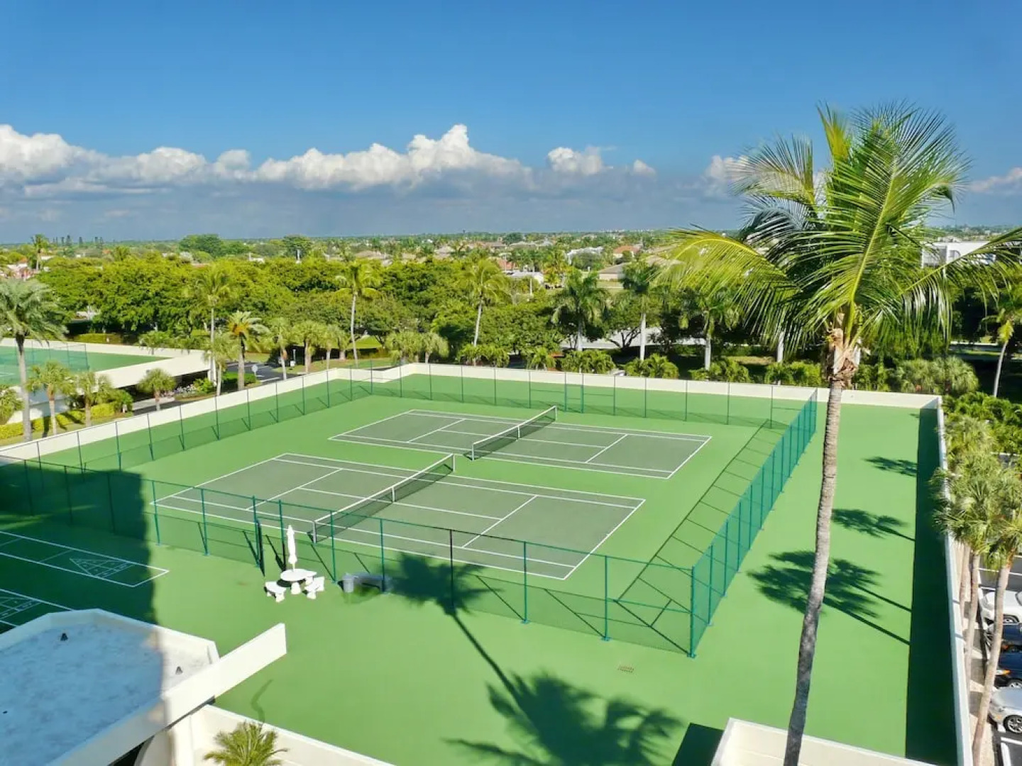 Stylish Beachfront Condo With Spa/pool and Ocean Views